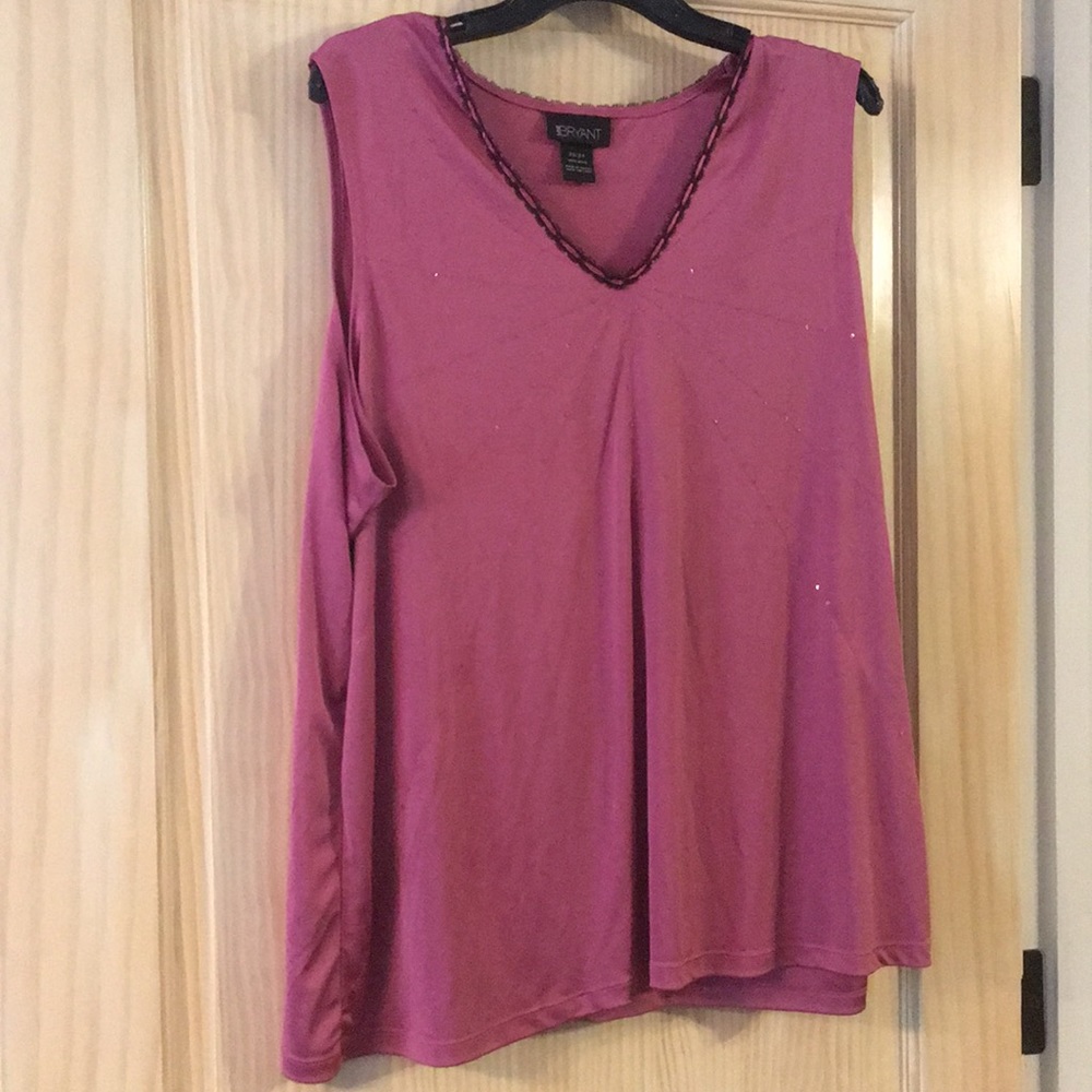 22/24 sleeveless blouse w/pop of beading